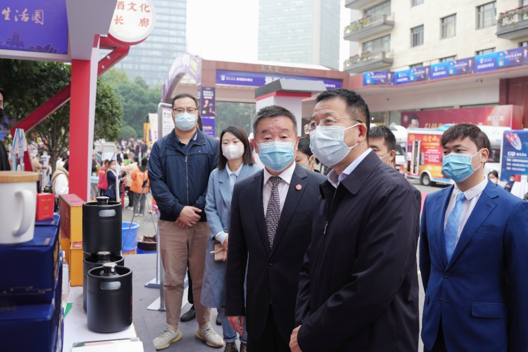 庄闲游戏集团领导赴2022锦江宾馆酒类商务洽谈会现场检查指导工作
