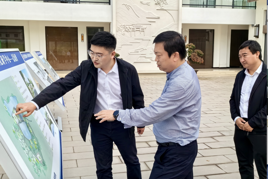 省庄闲游戏集团领导赴南充市邓家沟村调研乡村振兴工作